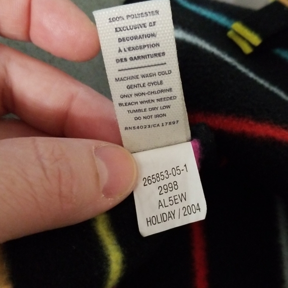 Old Navy Hat and Scarf set - Picture 7 of 11